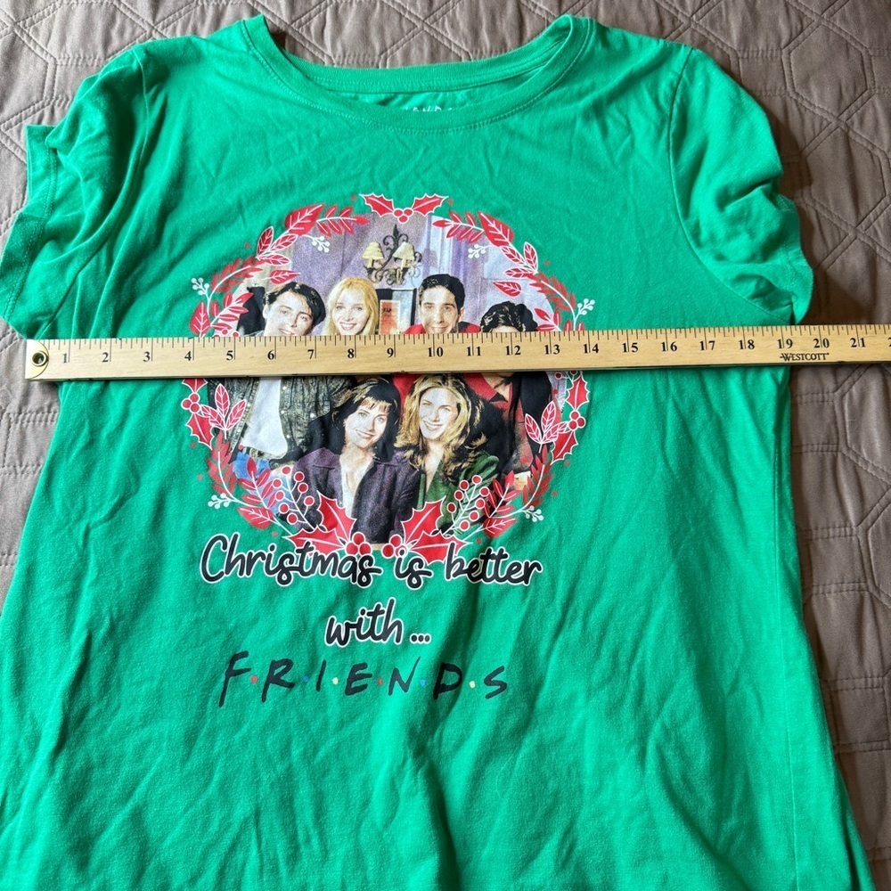 Friends Christmas T Shirt Womens Large Green Holiday Graphic Tee TV Show Cast - Picture 5 of 6